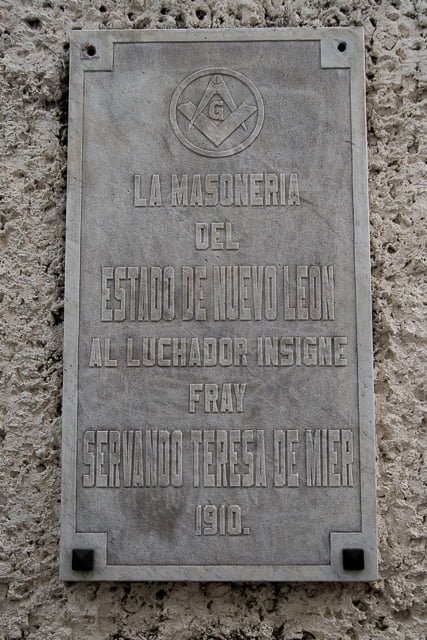 estatua masonica de padre mier monterrey 1